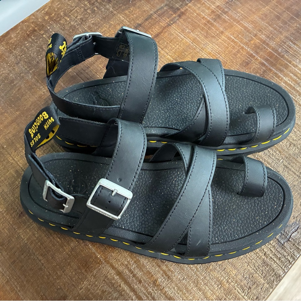 dr martens avery hrdro leather sandals size 8
